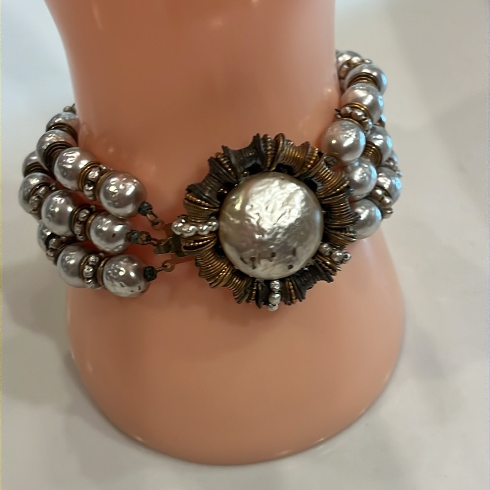 Miriam Haskell Signed Vintage Silver tone Faux Baroque Pearl Bracelet. - Picture 13 of 16